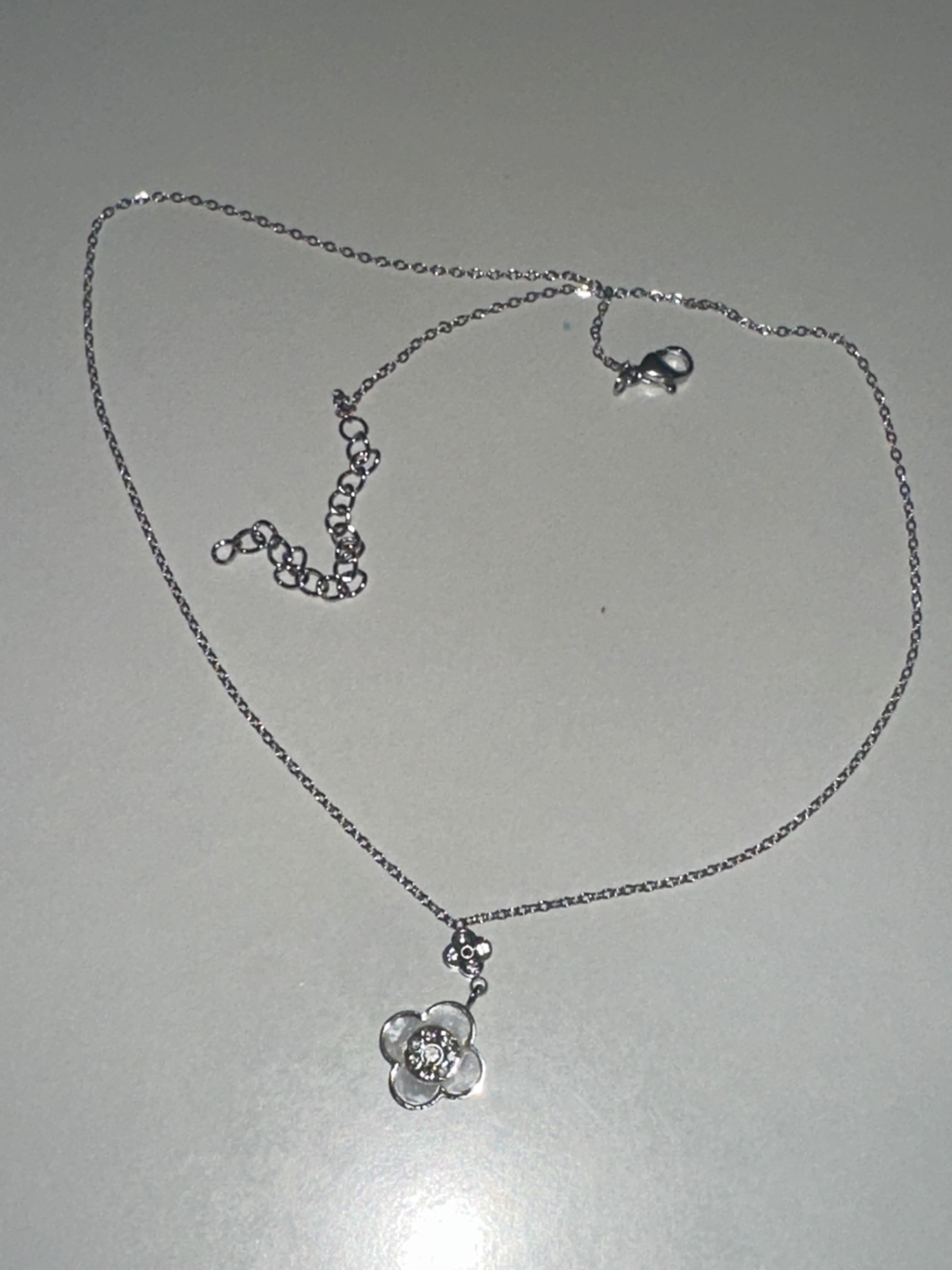 colliers argent en nacre blanche et acier inoxydable