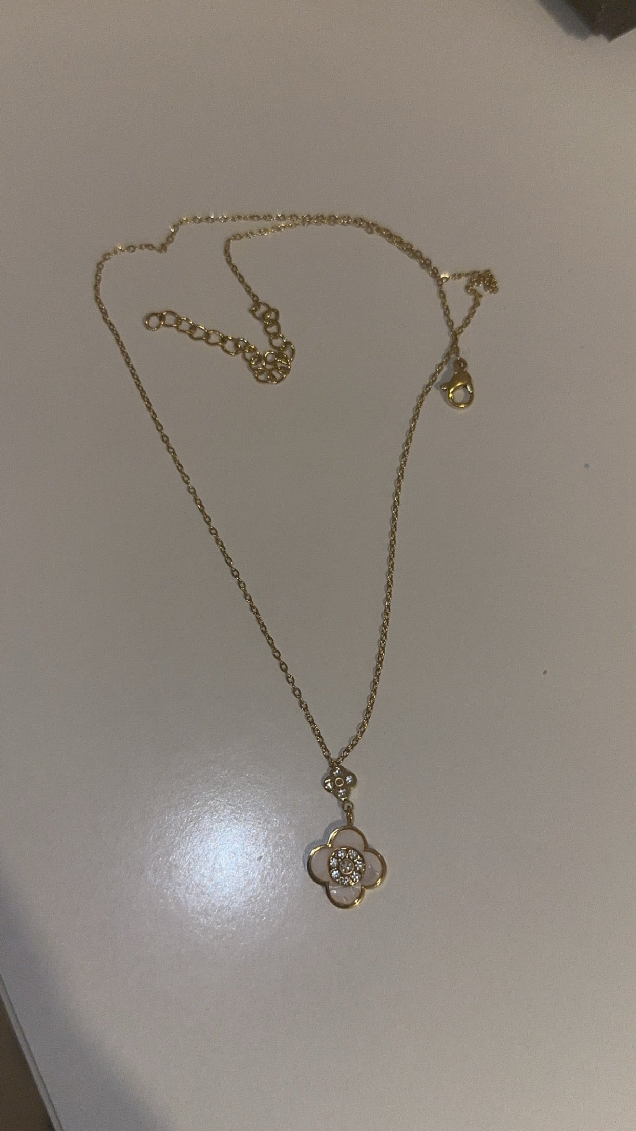 colliers doré en nacre blanche et acier inoxydable